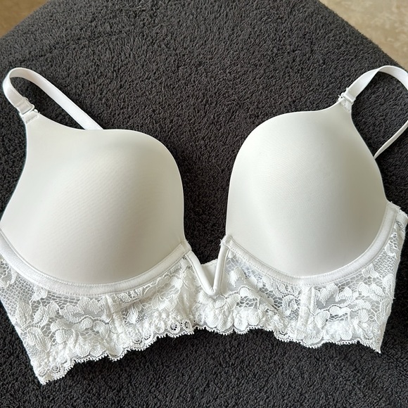 Deep plunge. Padded. Bra - Picture 4 of 4